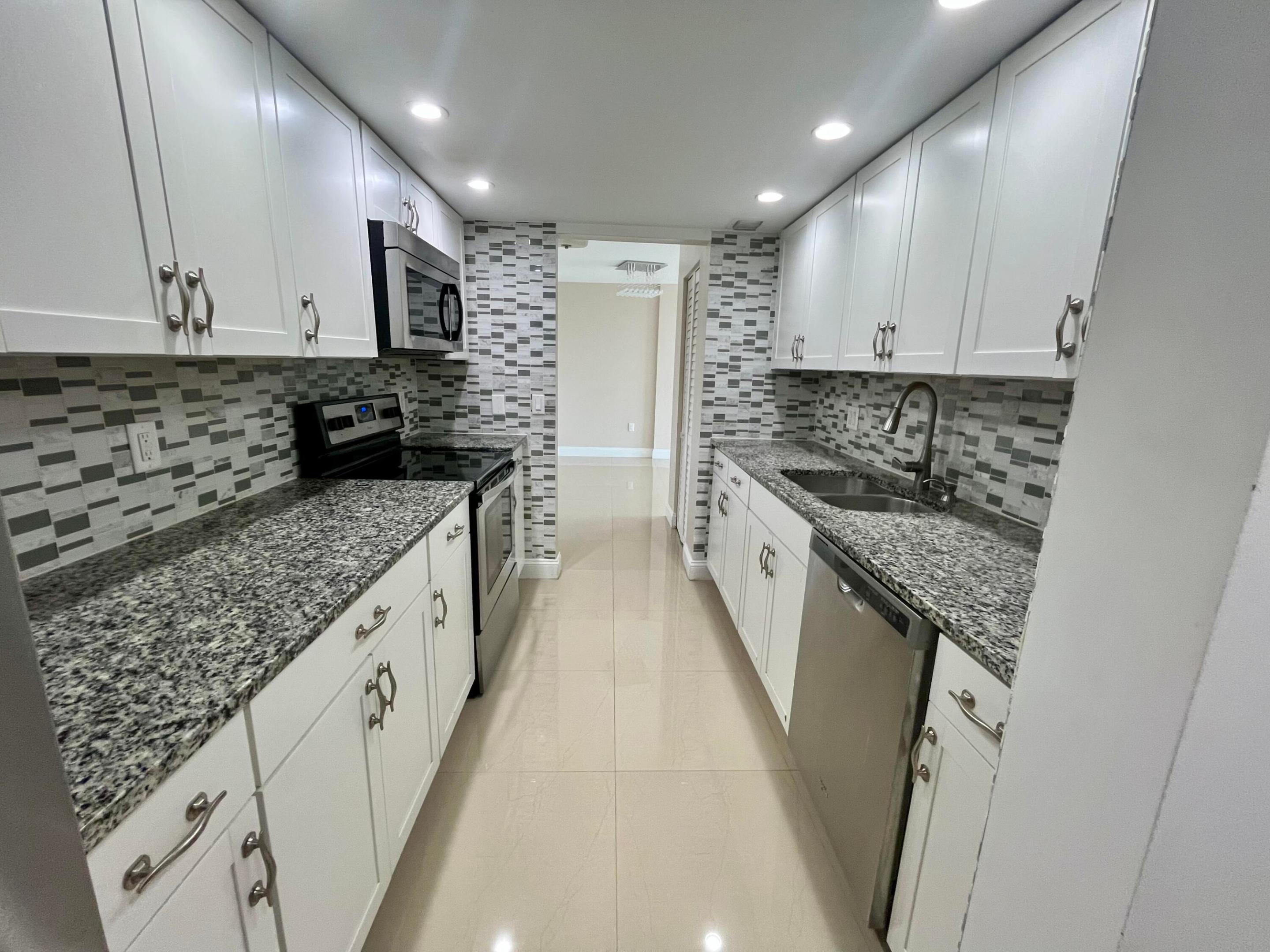 301 Croton #406, Lantana FL 33462