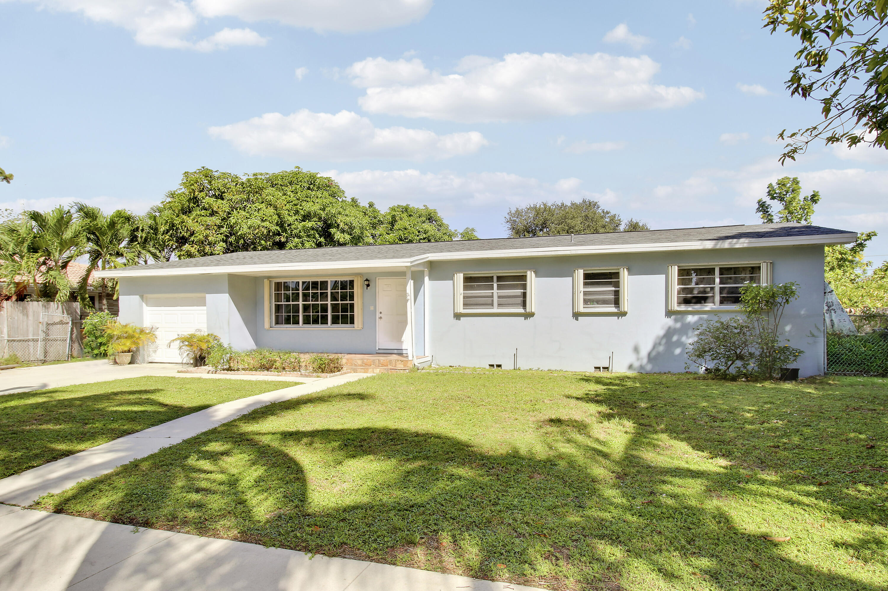 1744 Crestwood, Lake Worth FL 33460