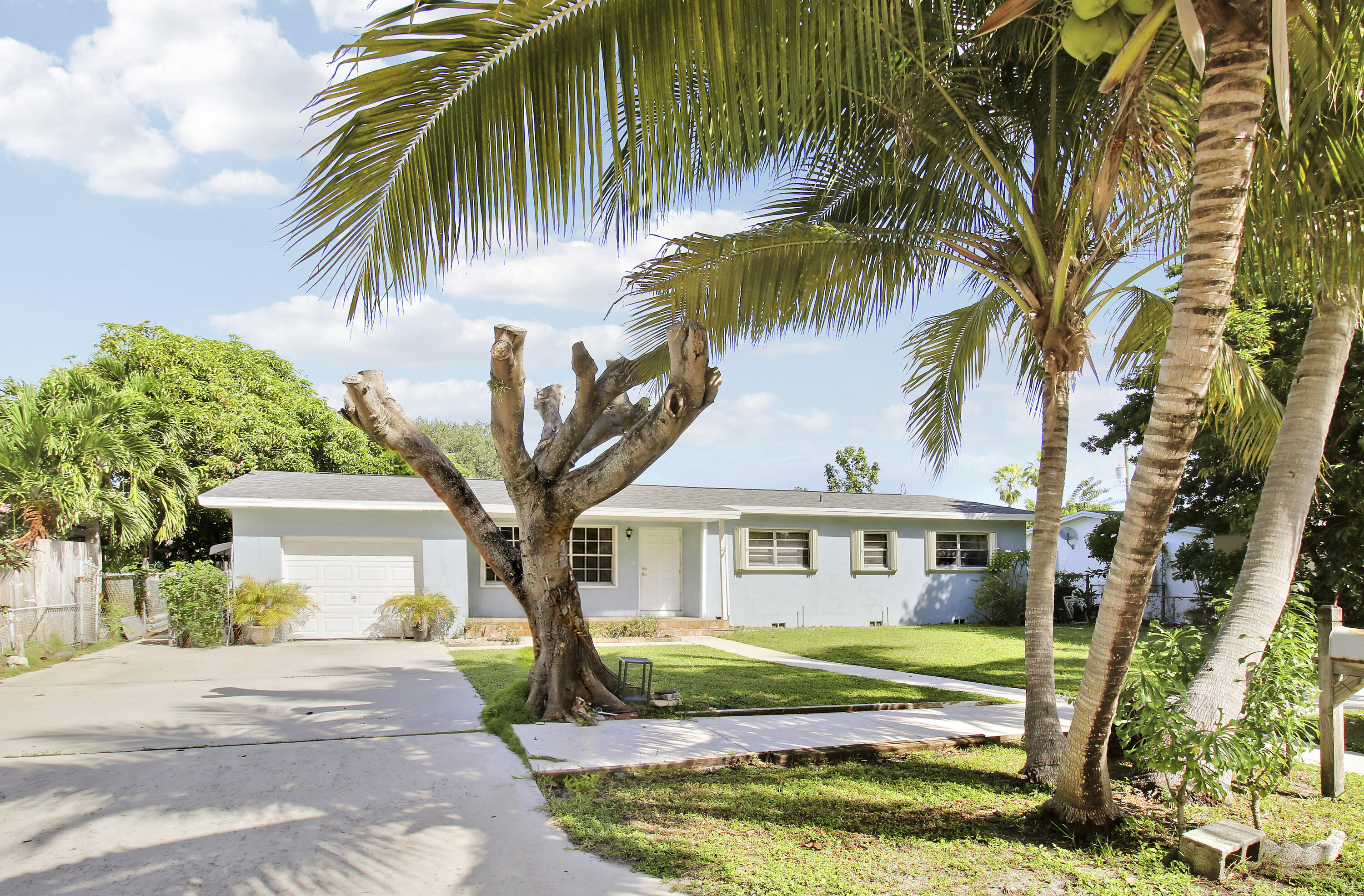 1744 Crestwood, Lake Worth FL 33460