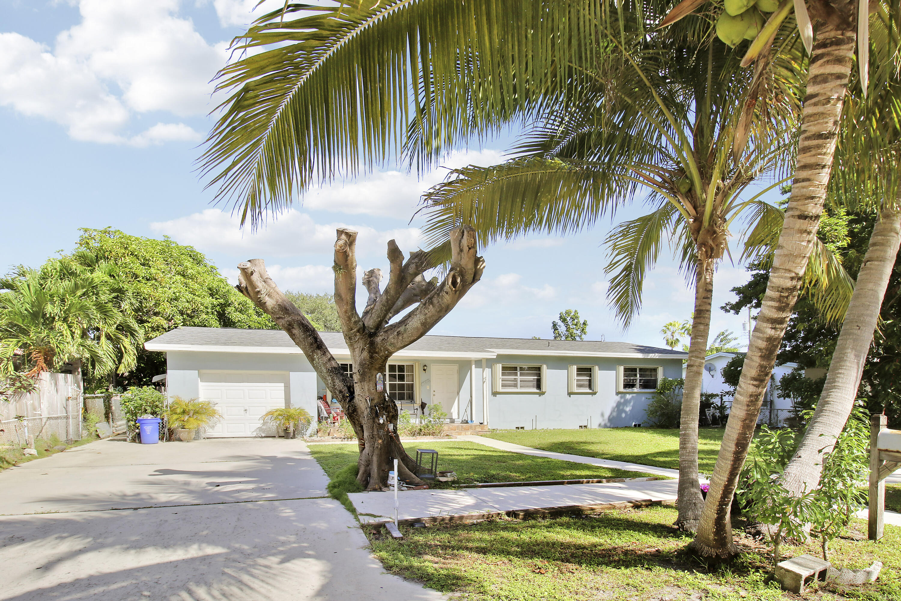 1744 Crestwood, Lake Worth FL 33460