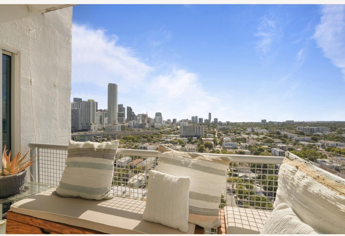 10 SW South River, Miami FL 33130