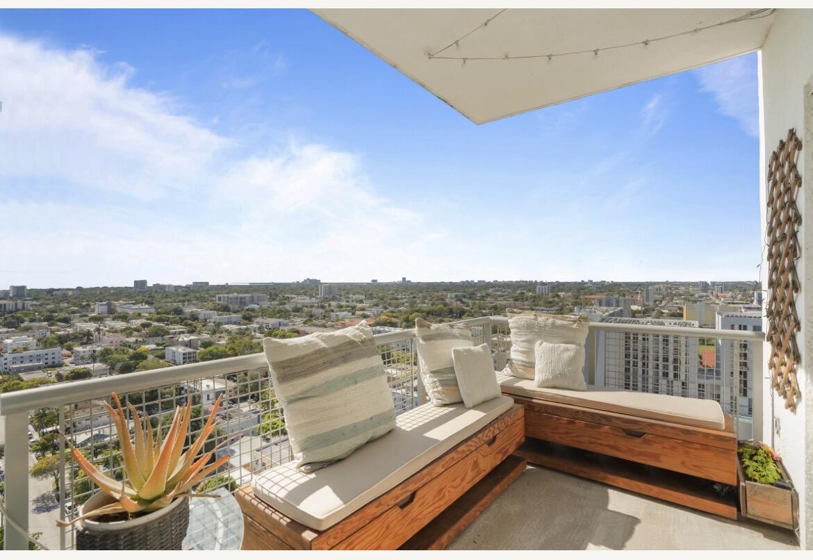 10 SW South River, Miami FL 33130