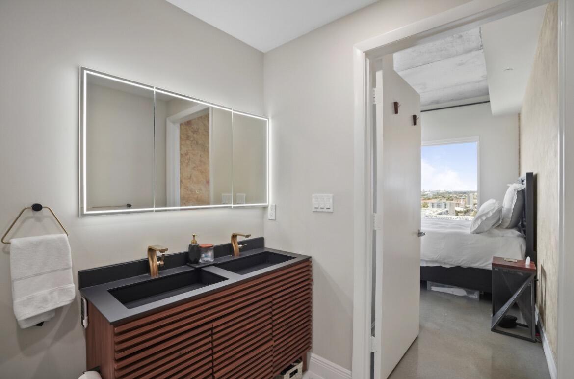 10 SW South River, Miami FL 33130