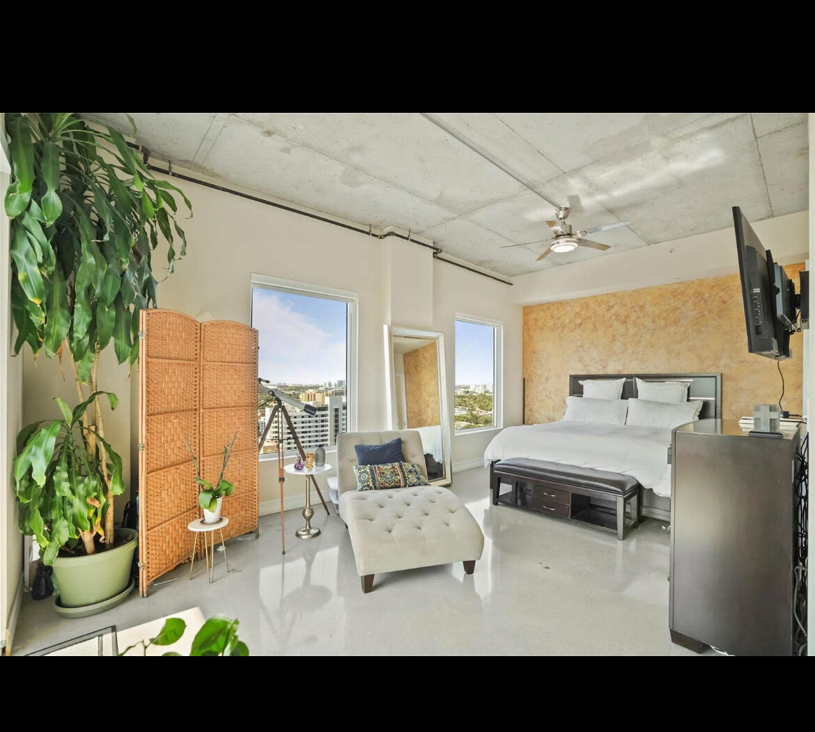 10 SW South River, Miami FL 33130