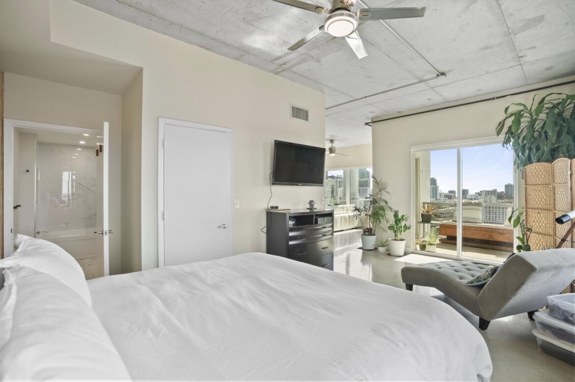 10 SW South River, Miami FL 33130