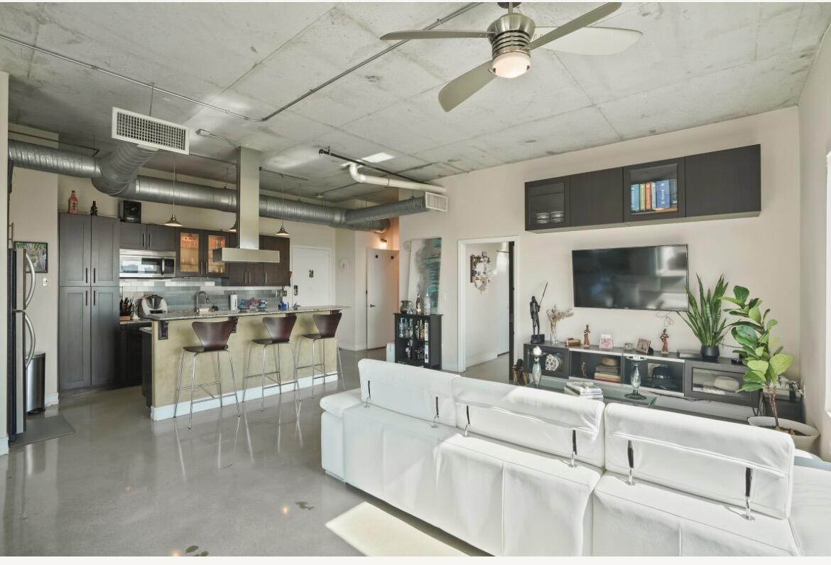 10 SW South River, Miami FL 33130