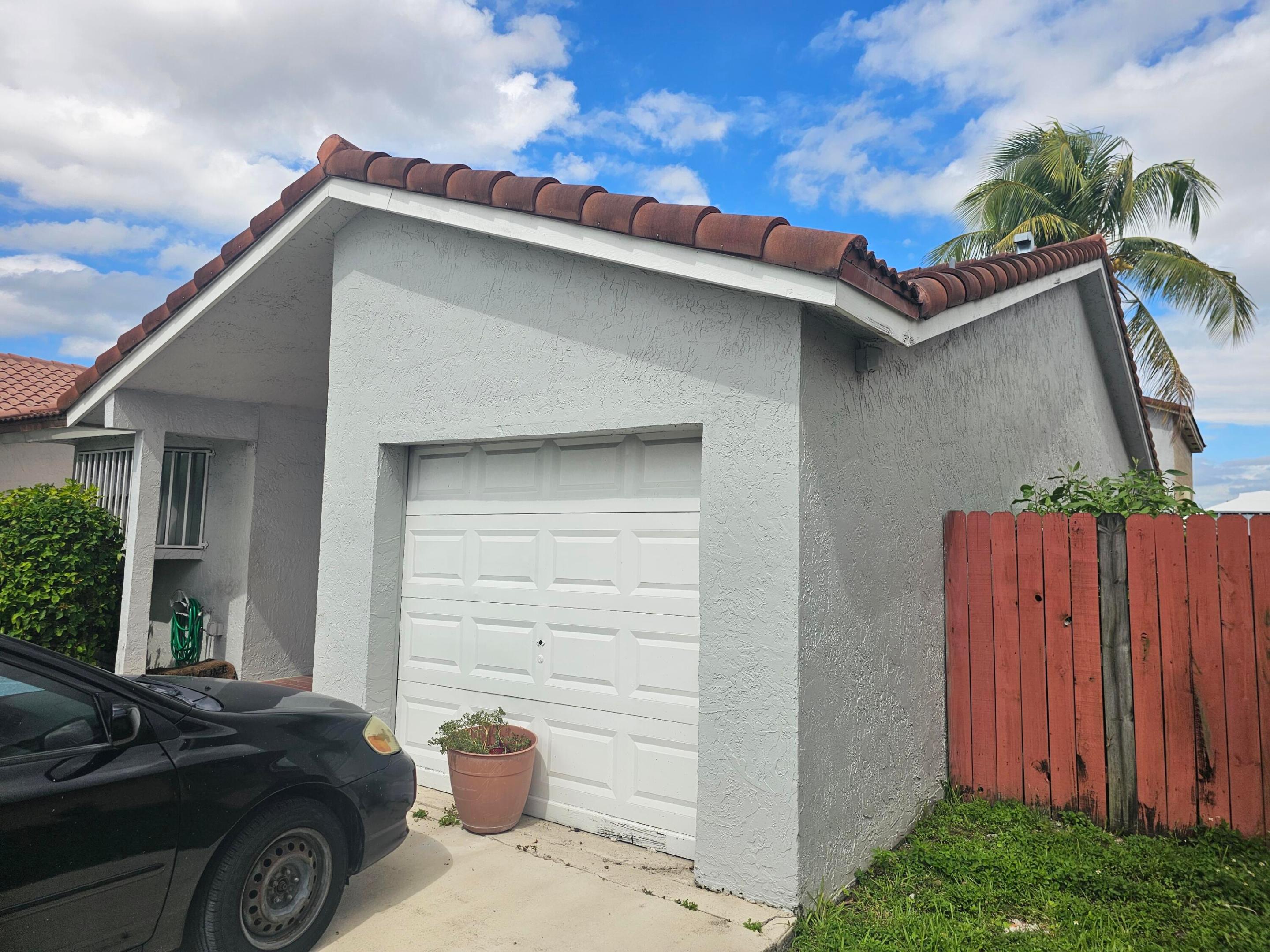 9919 NW 122nd, Hialeah Gardens FL 33018