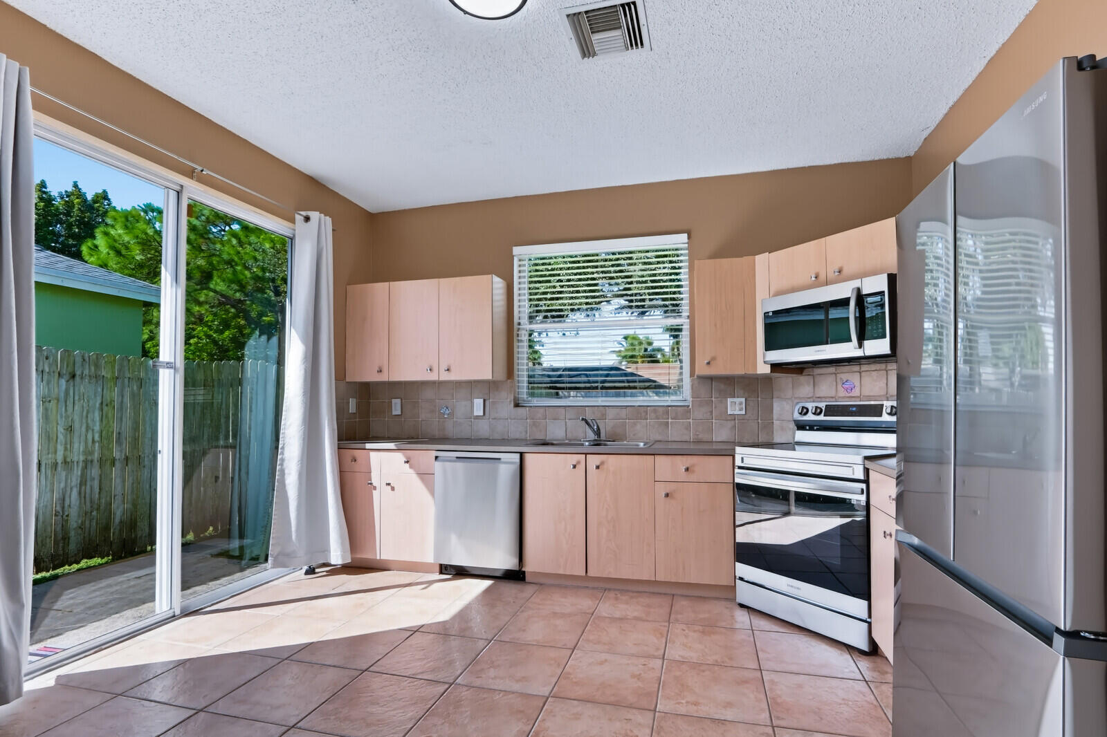 1024 PARK HILL, Haverhill FL 33417