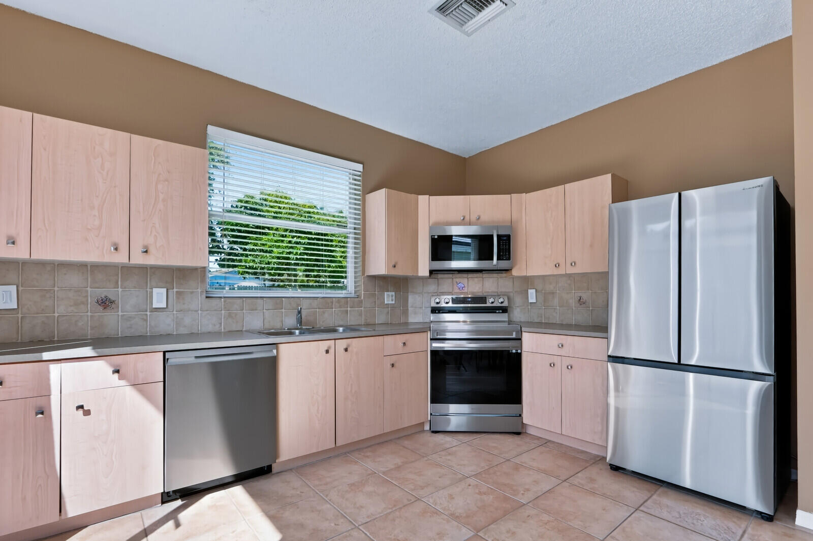 1024 PARK HILL, Haverhill FL 33417