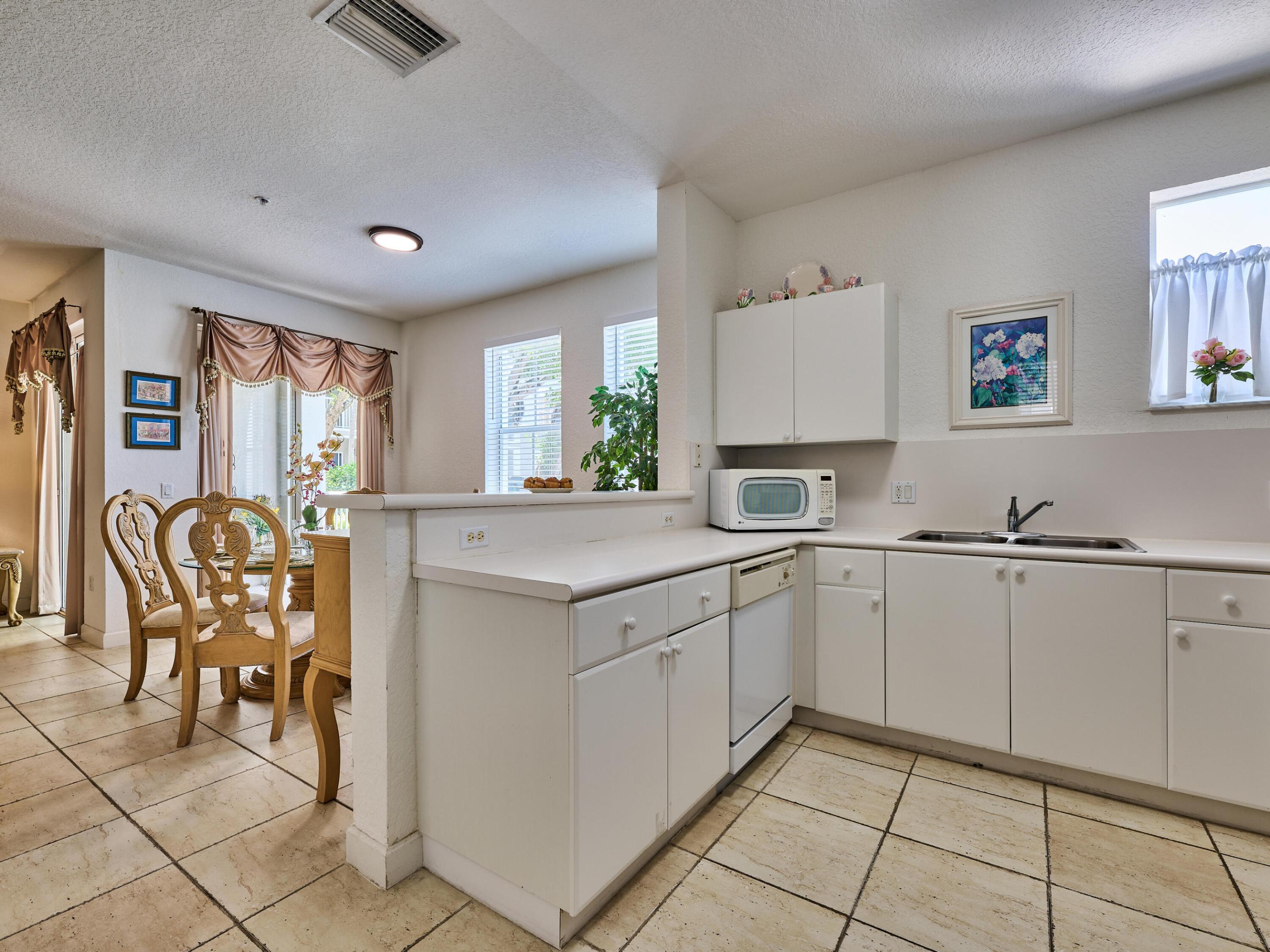 1006 SHOMA, Royal Palm Beach FL 33414