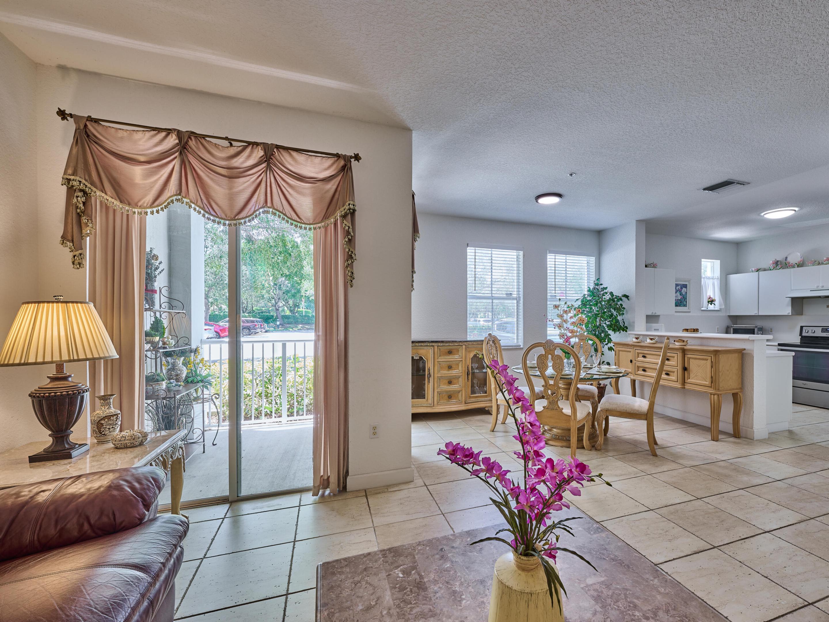 1006 SHOMA, Royal Palm Beach FL 33414