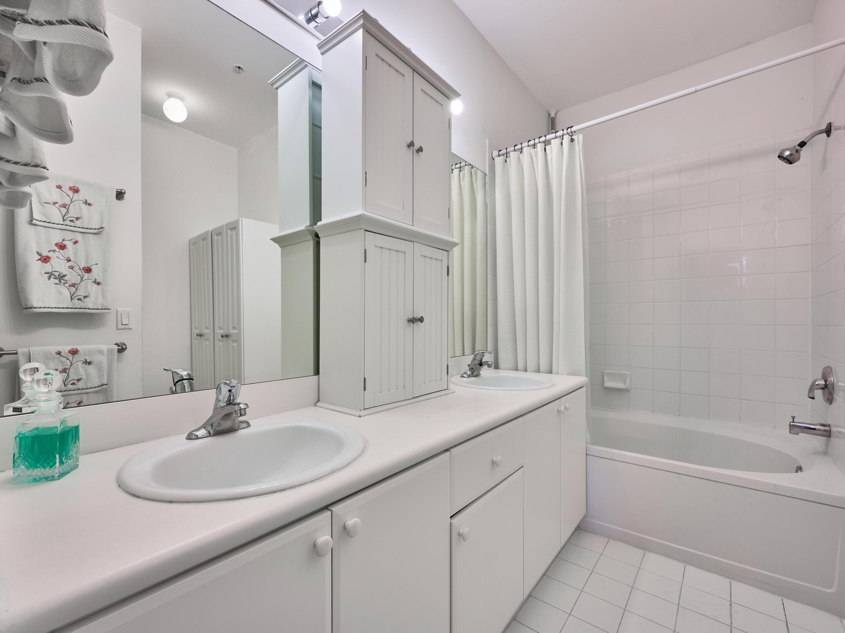 1006 SHOMA, Royal Palm Beach FL 33414