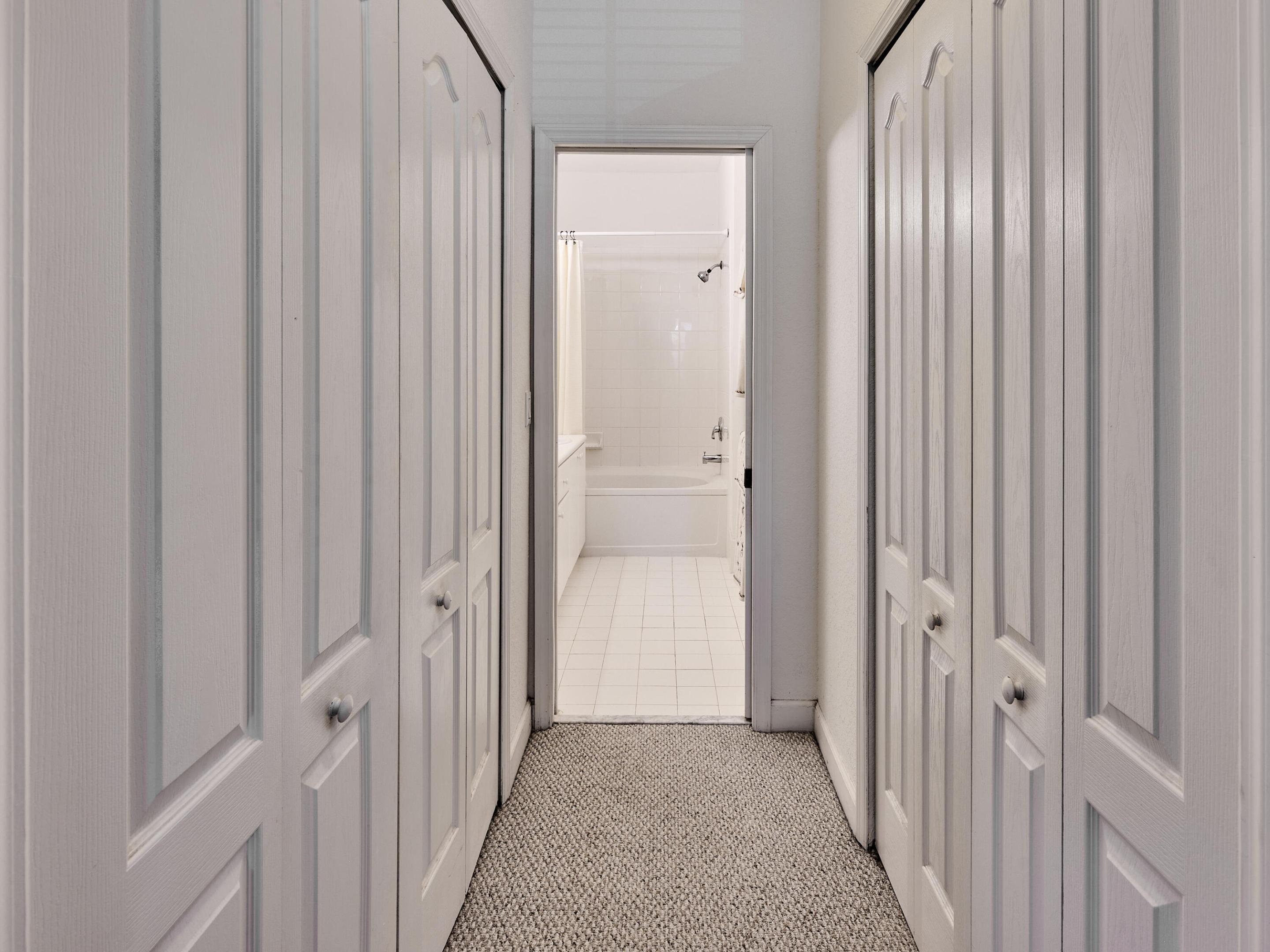 1006 SHOMA, Royal Palm Beach FL 33414