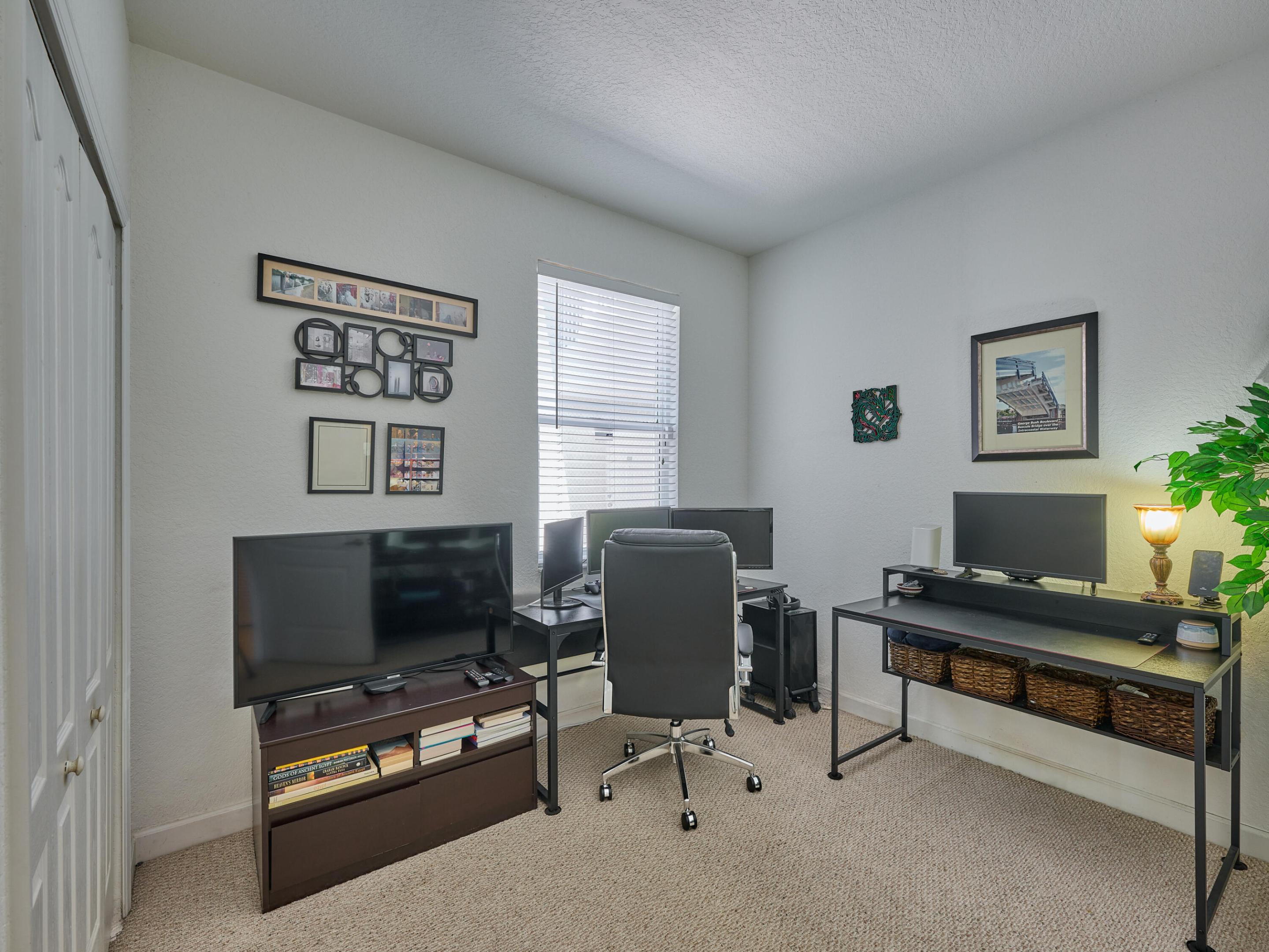 1006 SHOMA, Royal Palm Beach FL 33414