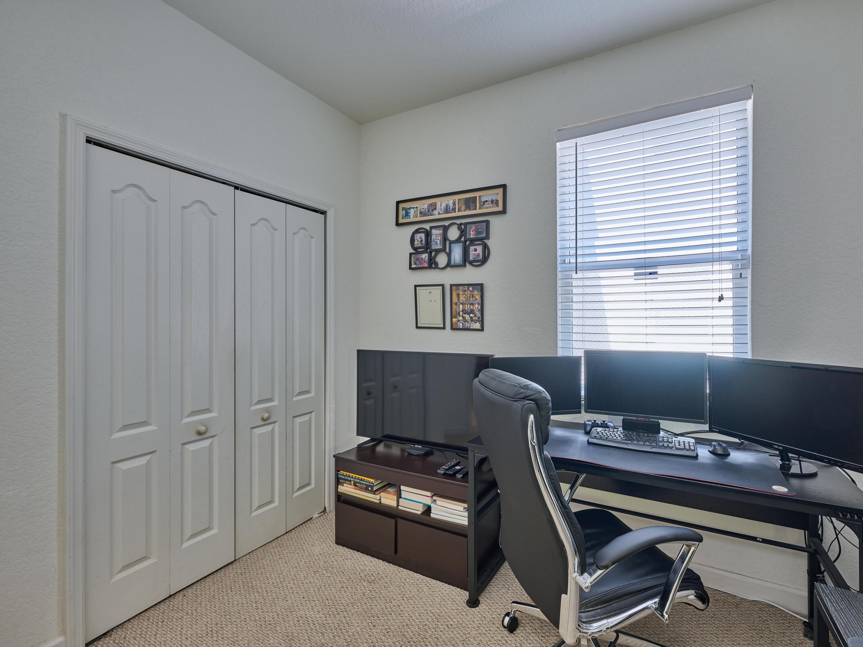 1006 SHOMA, Royal Palm Beach FL 33414