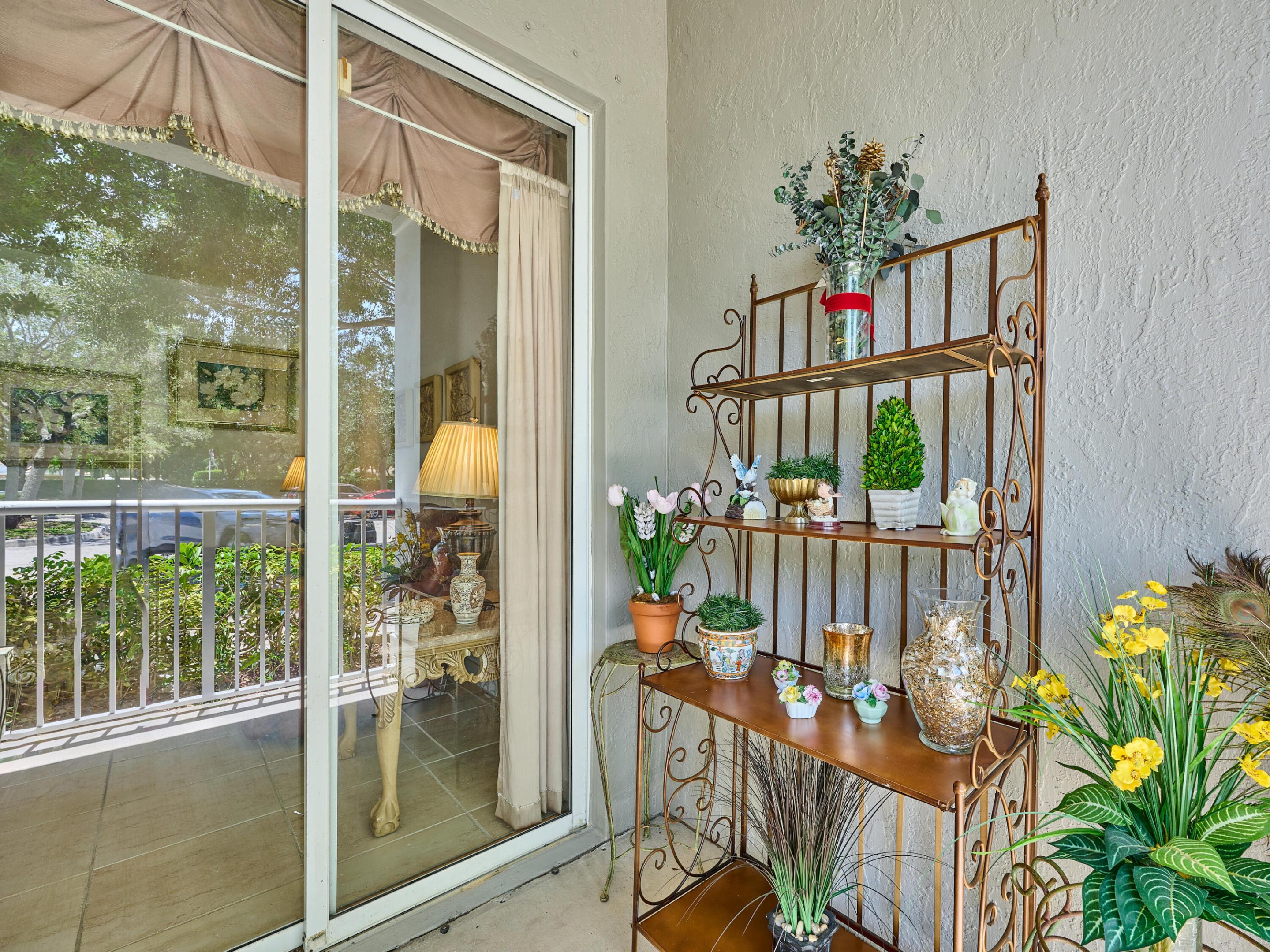1006 SHOMA, Royal Palm Beach FL 33414