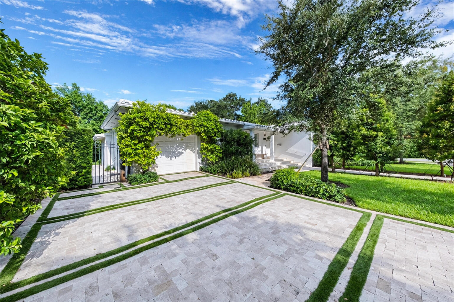 919 Granada Groves, Coral Gables FL 33134