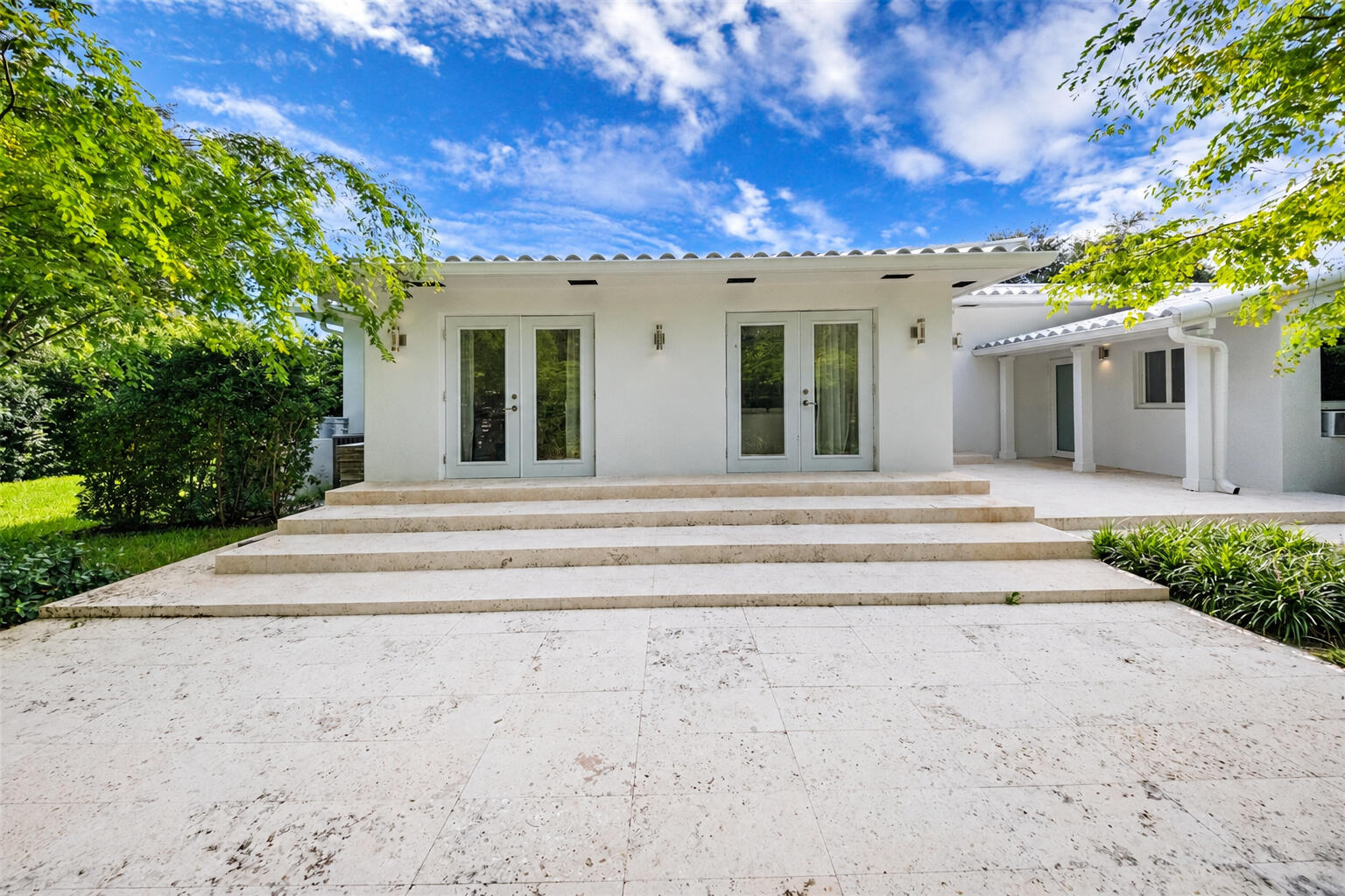 919 Granada Groves, Coral Gables FL 33134