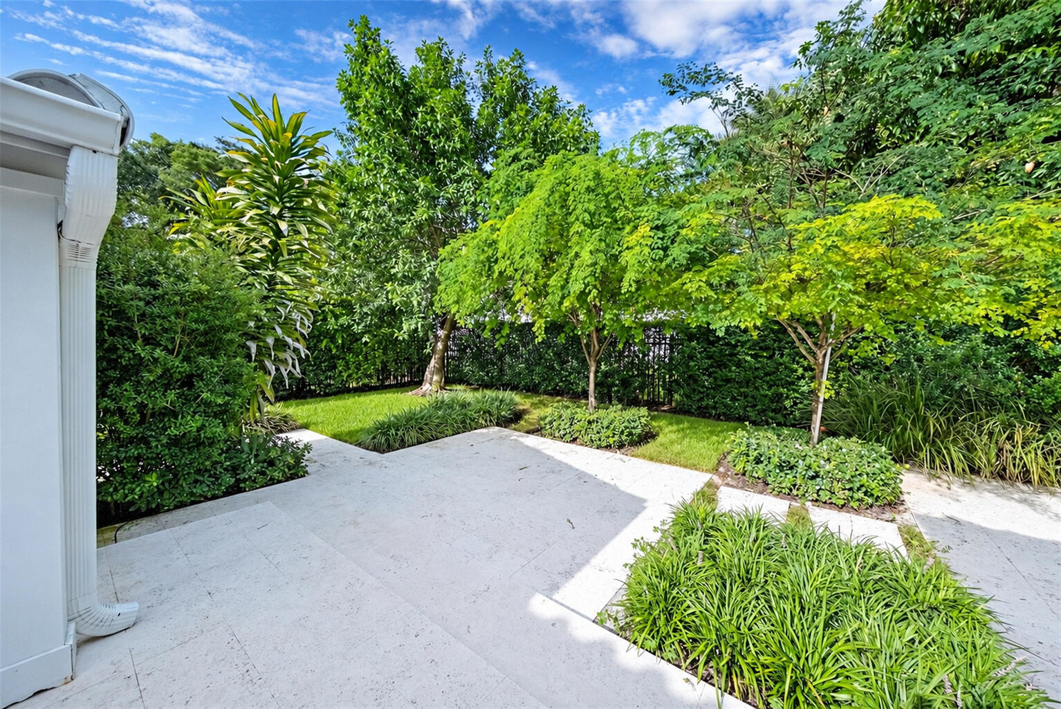919 Granada Groves, Coral Gables FL 33134