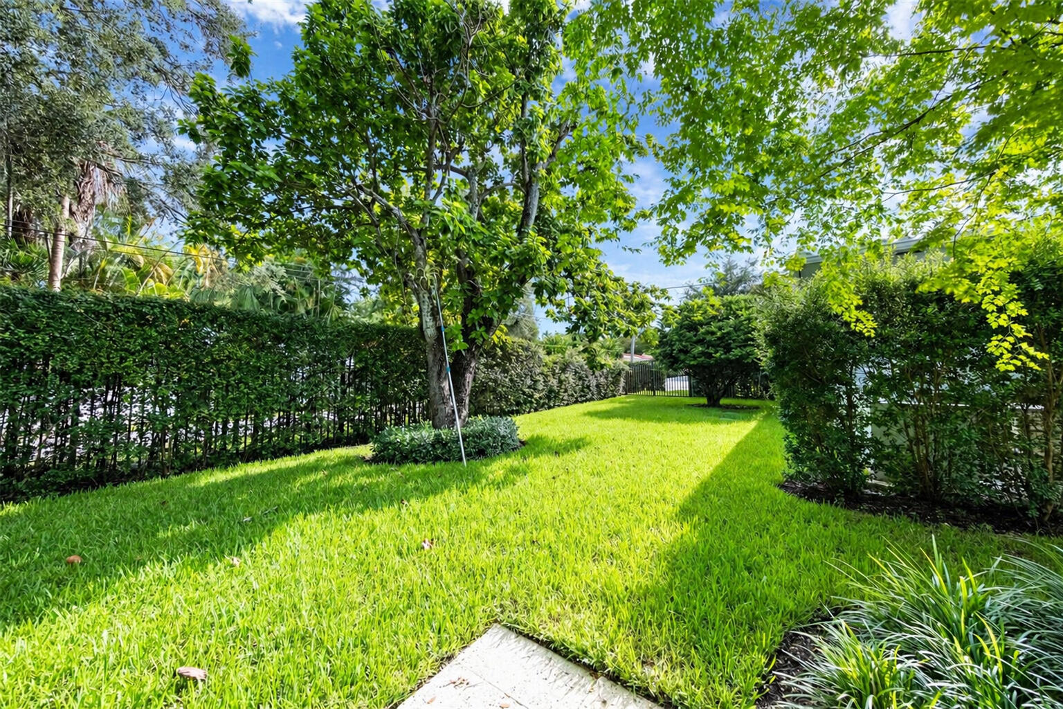 919 Granada Groves, Coral Gables FL 33134