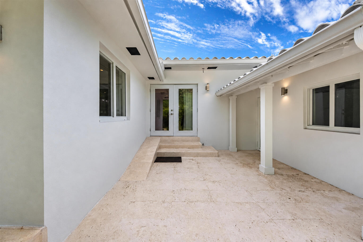 919 Granada Groves, Coral Gables FL 33134