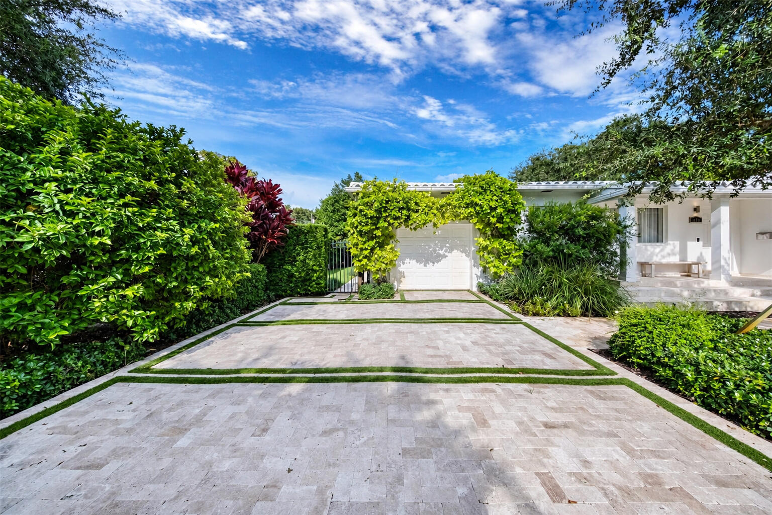 919 Granada Groves, Coral Gables FL 33134