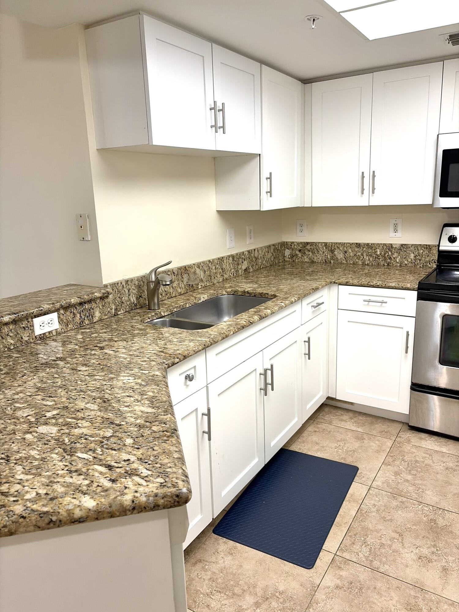 1100 N CRESTWOOD #1112, Royal Palm Beach FL 33411