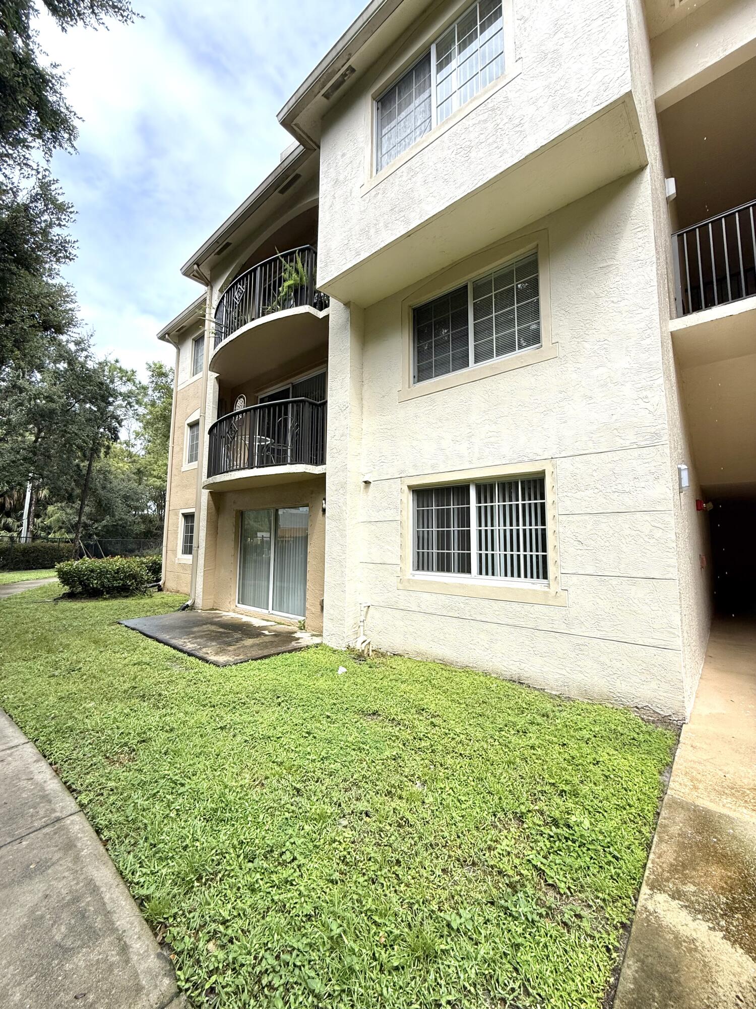 1100 N CRESTWOOD #1112, Royal Palm Beach FL 33411