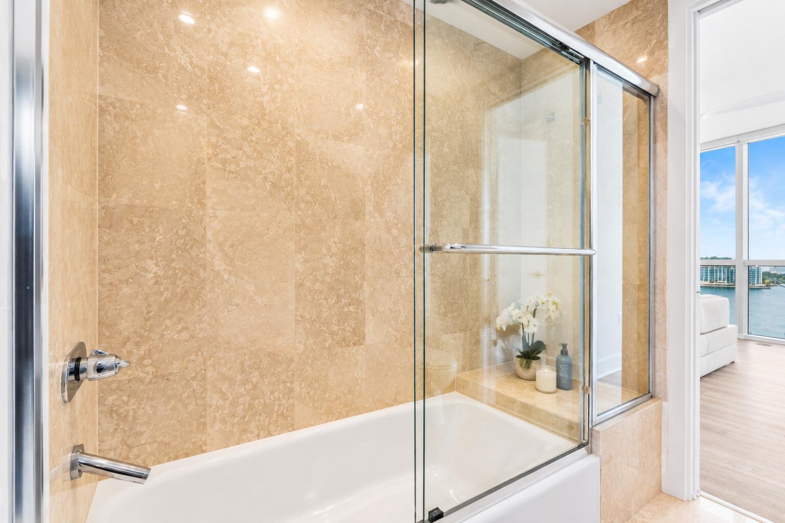 400 ALTON #1704, Miami Beach FL 33139