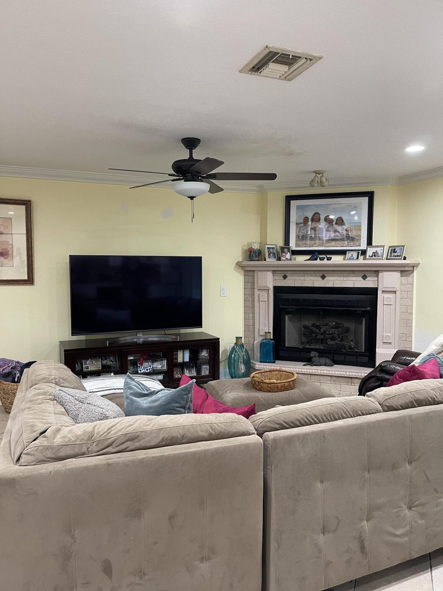 3932 CORRIGAN, Palm Springs FL 33461