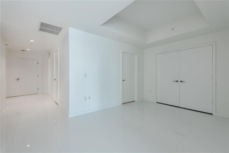 851 NE 1st #1912, Miami FL 33132