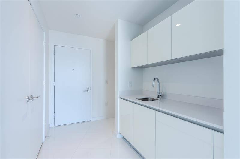 851 NE 1st #1912, Miami FL 33132