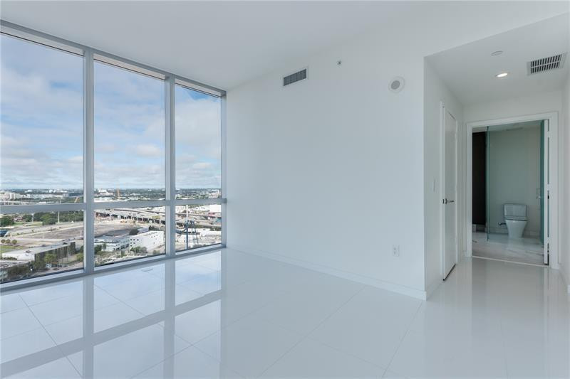 851 NE 1st #1912, Miami FL 33132