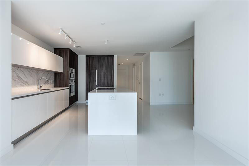 851 NE 1st #1912, Miami FL 33132