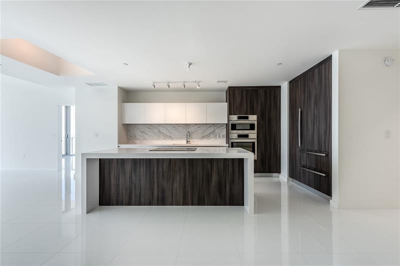 851 NE 1st #1912, Miami FL 33132
