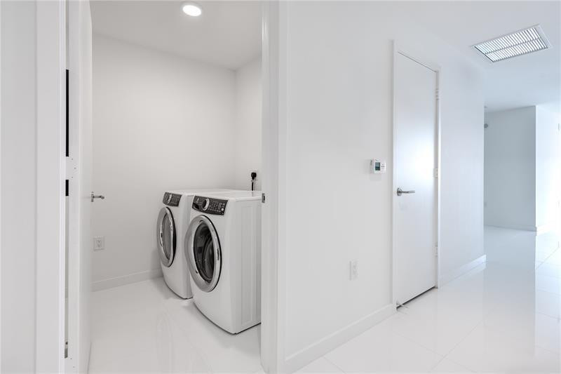 851 NE 1st #1912, Miami FL 33132