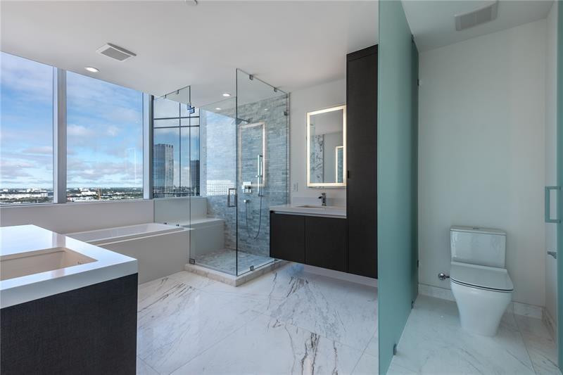 851 NE 1st #1912, Miami FL 33132