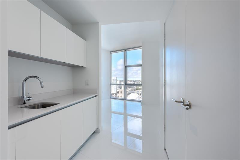 851 NE 1st #1912, Miami FL 33132