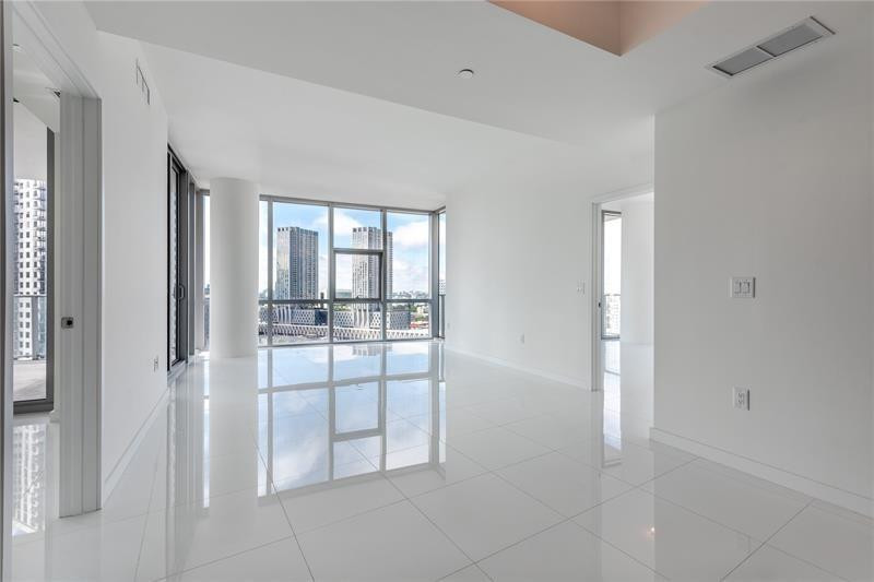 851 NE 1st #1912, Miami FL 33132