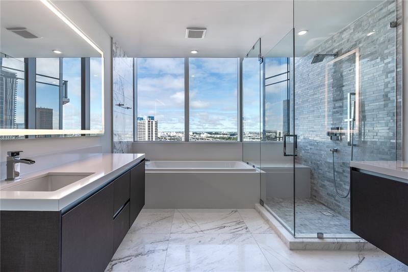 851 NE 1st #1912, Miami FL 33132