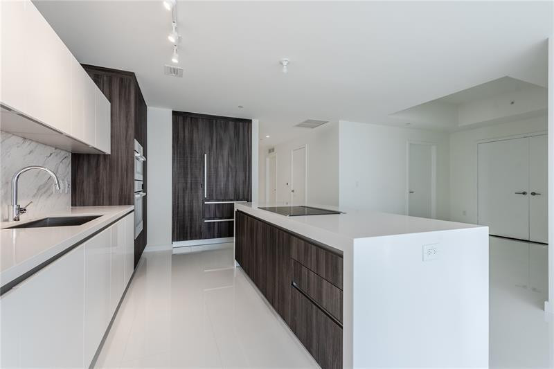 851 NE 1st #1912, Miami FL 33132