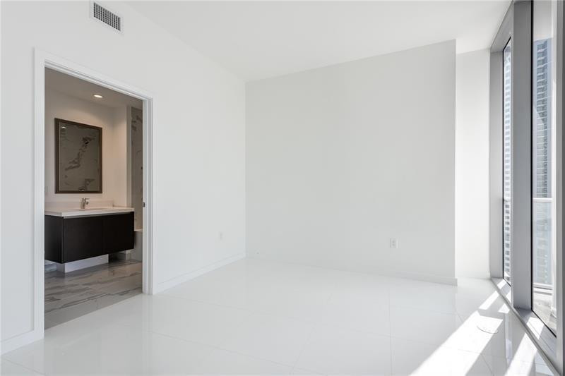 851 NE 1st #1912, Miami FL 33132
