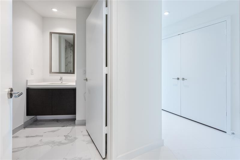 851 NE 1st #1912, Miami FL 33132