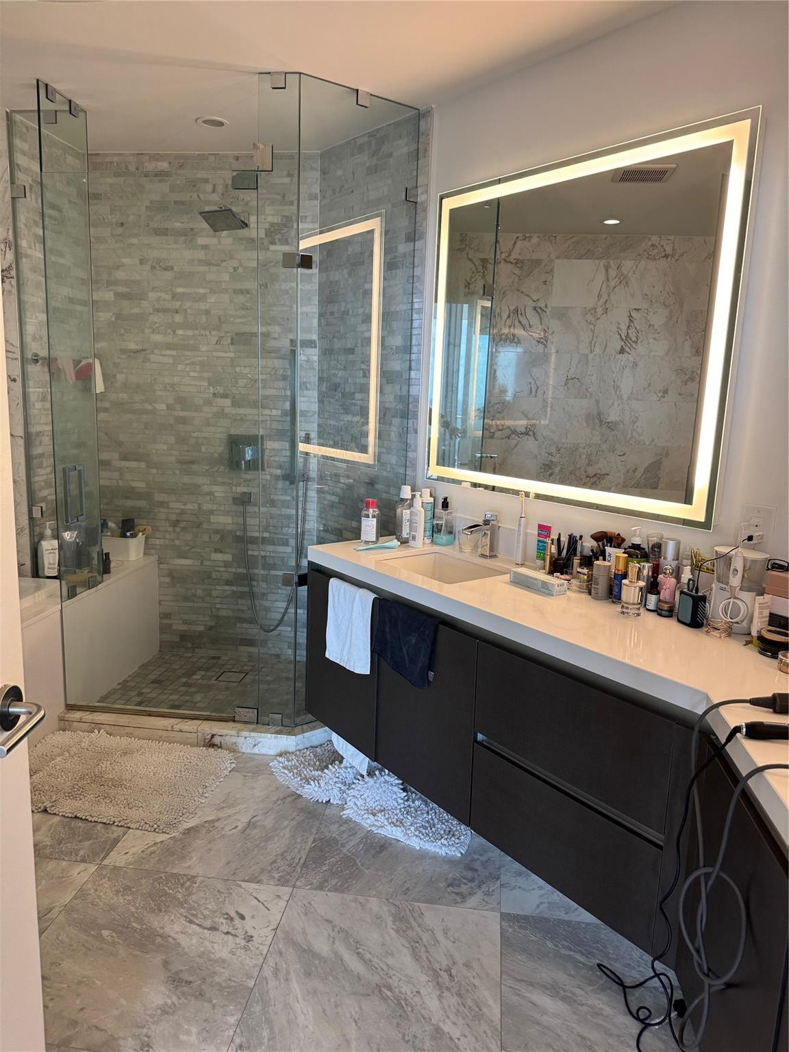 851 NE 1st #2606, Miami FL 33132