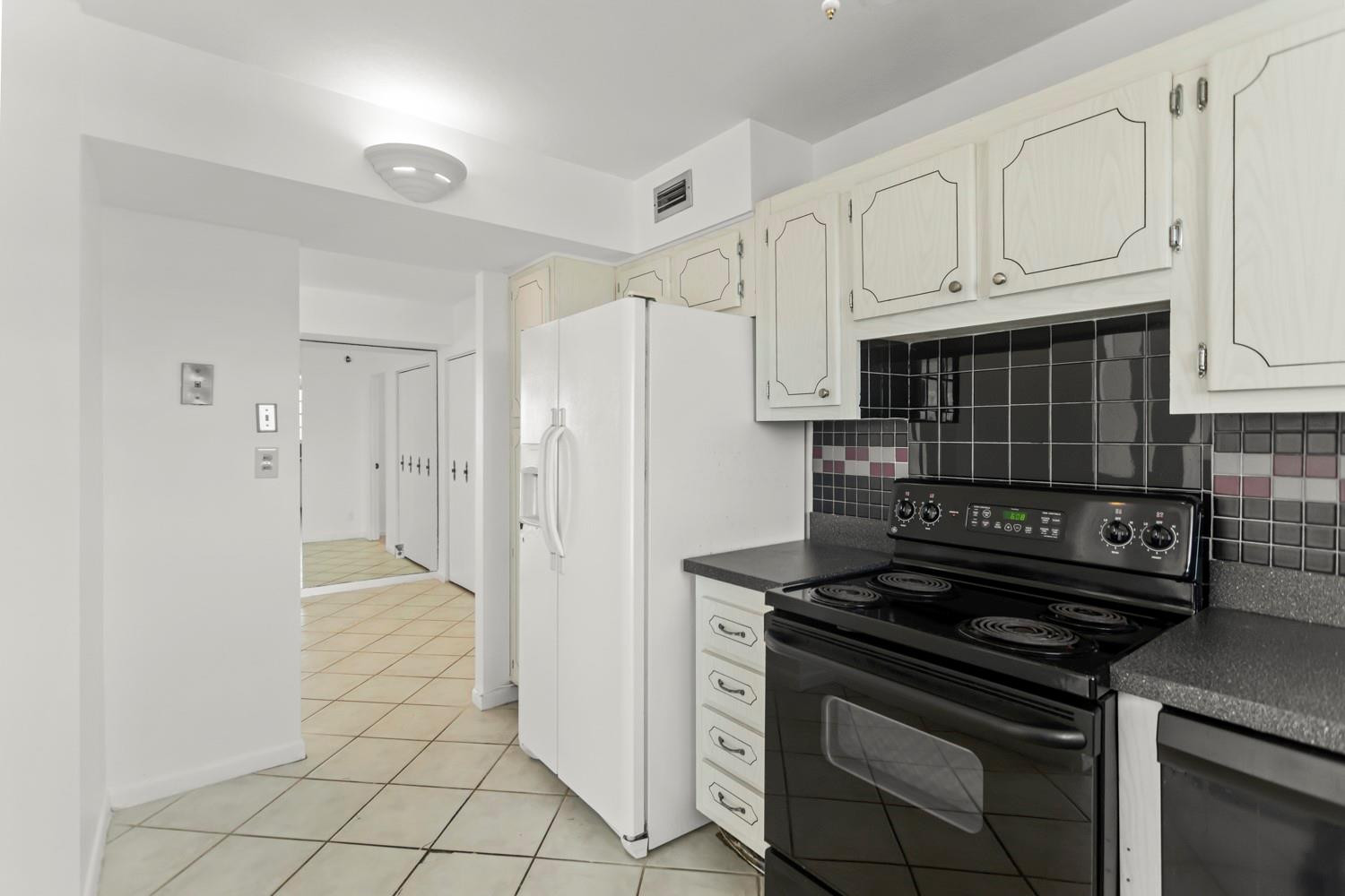 137 Golden Isles #706, Hallandale Beach FL 33009