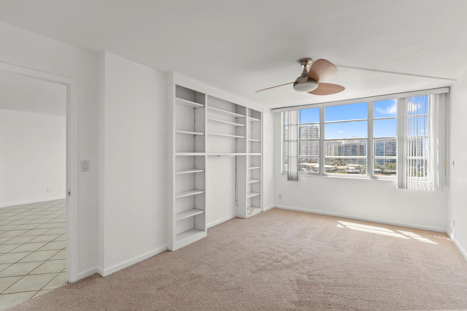 137 Golden Isles #706, Hallandale Beach FL 33009