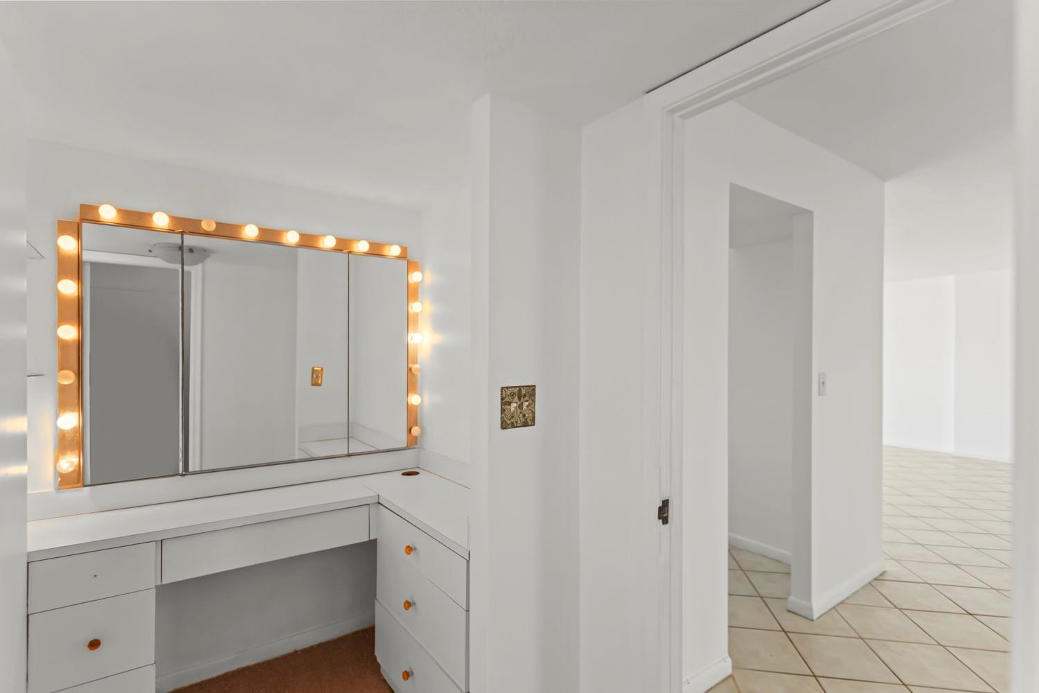 137 Golden Isles #706, Hallandale Beach FL 33009