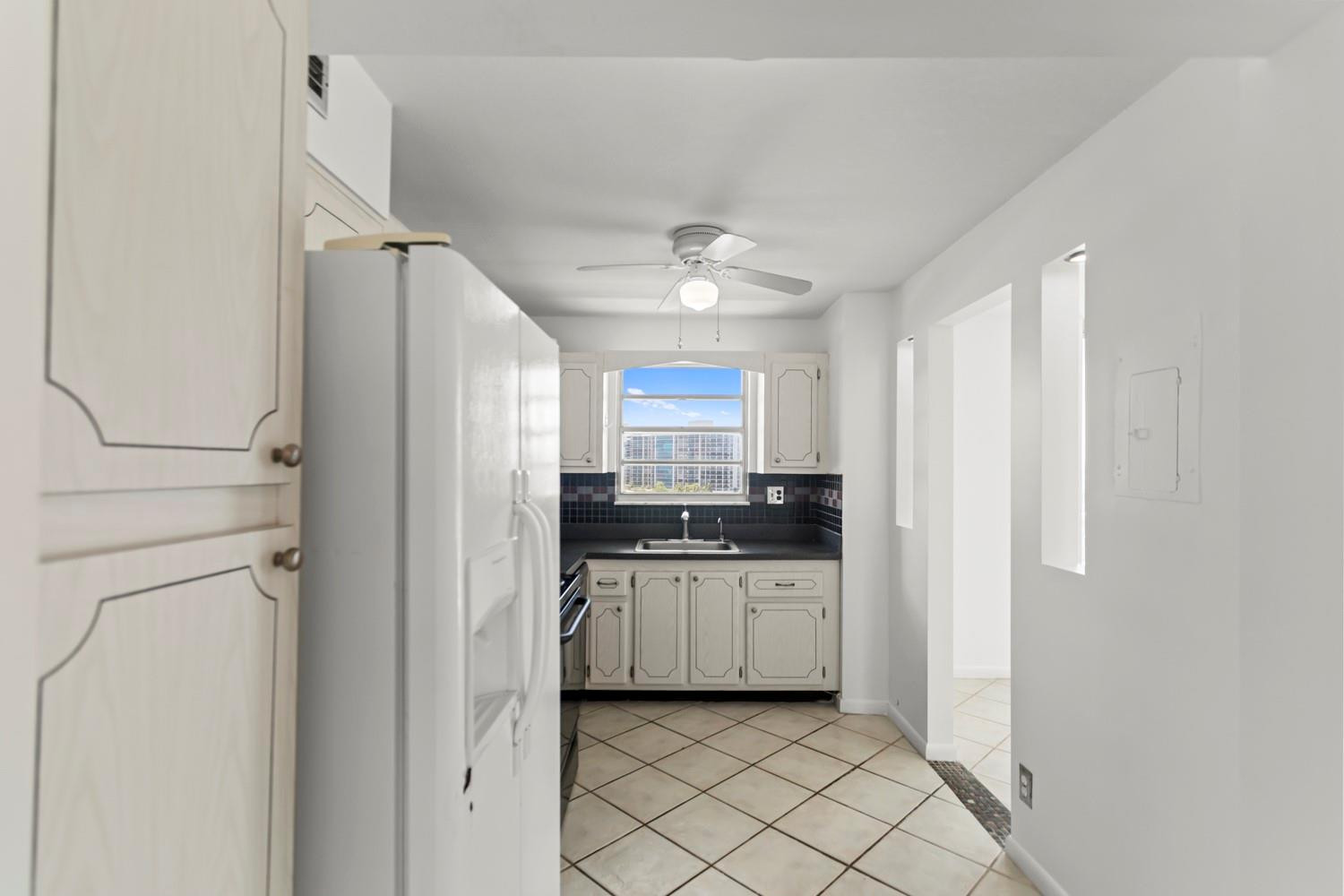 137 Golden Isles #706, Hallandale Beach FL 33009
