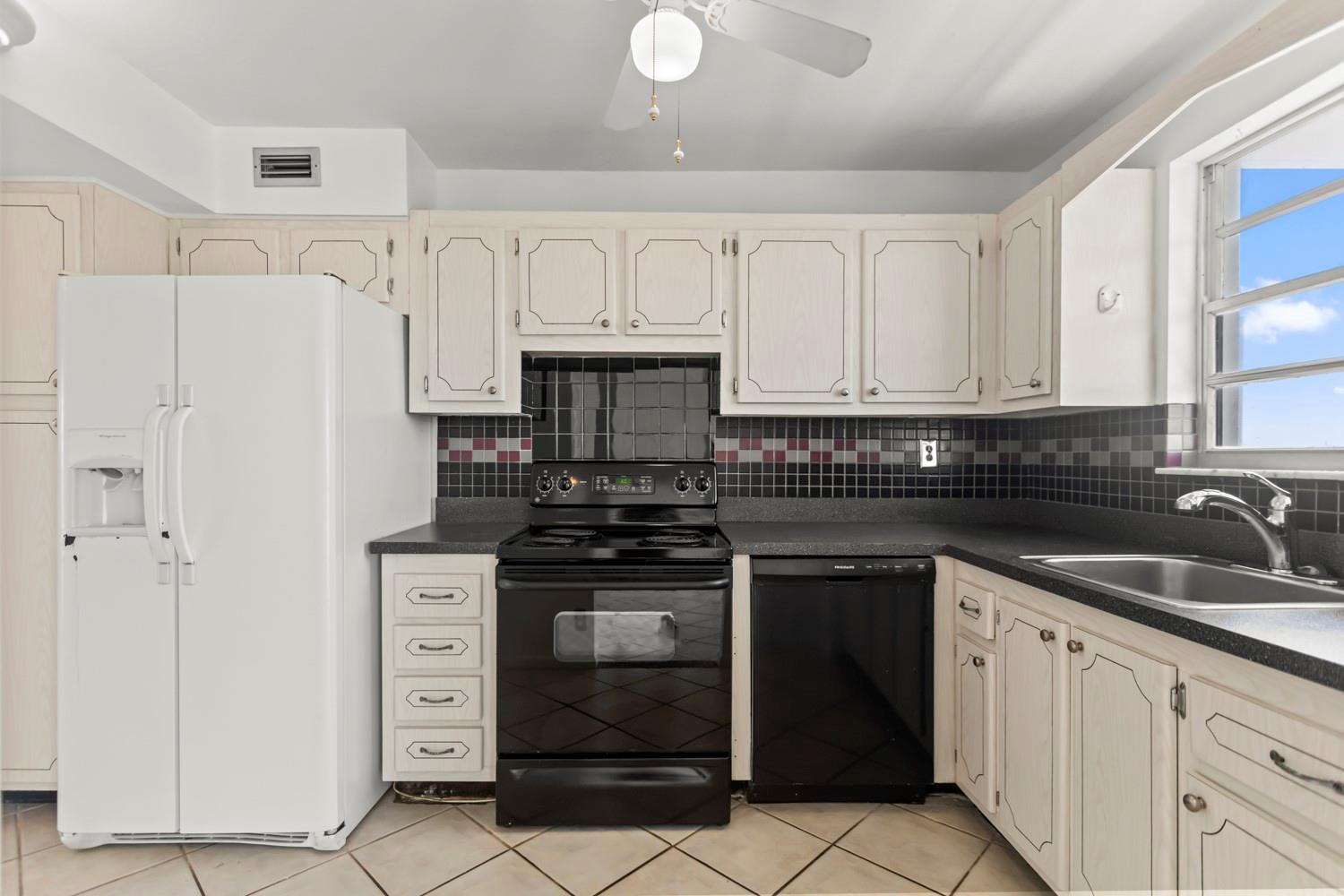 137 Golden Isles #706, Hallandale Beach FL 33009