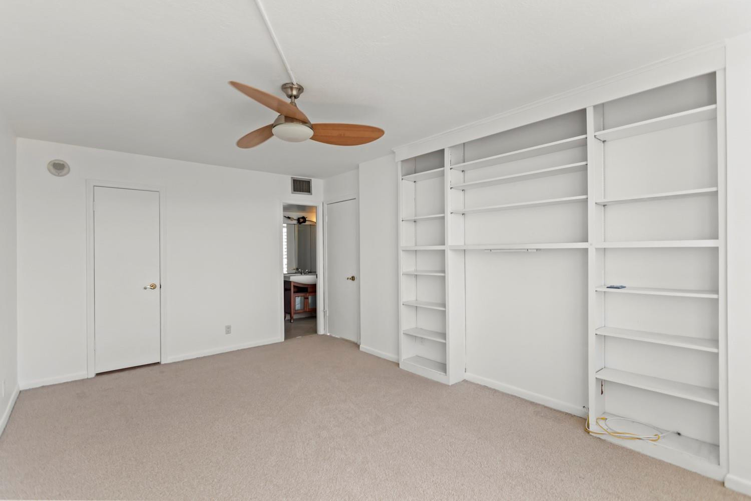 137 Golden Isles #706, Hallandale Beach FL 33009